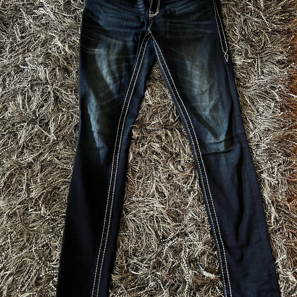 Stylish Dark Wash Jeans with Contrast Stitching